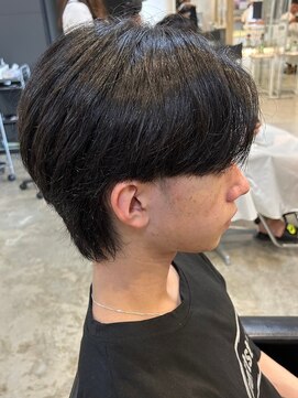 ヒュイル バイ ニアウ(Hwyl by Niau) メンズマッシュセンターパートスパイラルパーマニュアンスパーマ