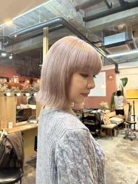 チャプター 問屋町(chapter) ケアブリーチホワイトベージュカラー切りっぱなし外はねボブ韓国