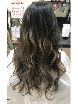 リアン(Lien) 外国人風バレイヤージュ×ブロンドアッシュ/ロングウェーブ