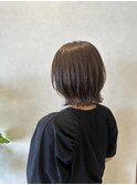 オリーブベージュ×外はねボブ