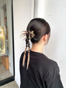 ブローチェアヴェダ ヘアアレンジ、推し活、ねじりヘア、カチモリ、お呼ばれヘア