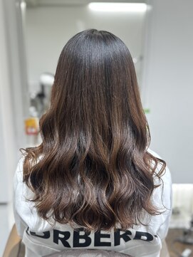 アピッシュ シェリ(apish cherie) セミロングコテ巻き風パーマ