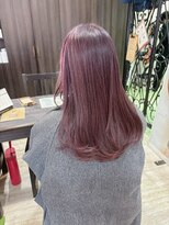 シー 岡崎(,SHE) 光に透けるラベンダーピンク♪柔らかな毛先の重なりに宿る気品