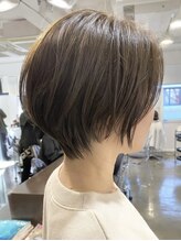 《*毎日の手ぐしが気持ちいい。“ふれるたび好きになる髪”へ*》染めながら補修し、しなやかで柔らかい髪に