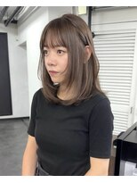 エレノア 国分寺(Eleanor) 柔らかいベージュカラーと鎖骨ミディアムスタイル