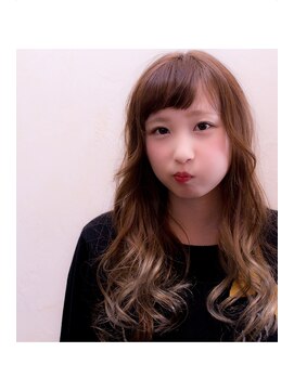 アプラススタイル(A+ STYLE) 「グラデーションカラー」×「コテ巻きスタイリング」