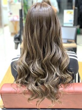 クアトログランシュ ひたちなか店(QUATRO×GranCieux) ナチュラルバレイヤージュ