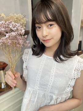 ザシー オモテサンドウ(The C) 20代30代40代◎くびれミディ　くすみベージュ　前髪カット