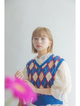 ページボーイ美容室 シンプルシルエットのハイトーンボブ