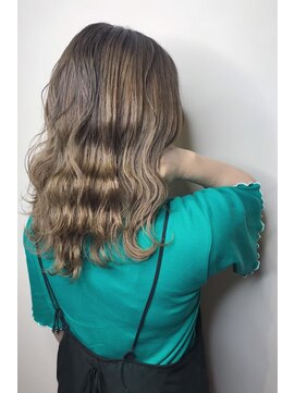 モルニ(MORNI) ハニーイエロー_マロンベージュ Aラインボブ かきあげ