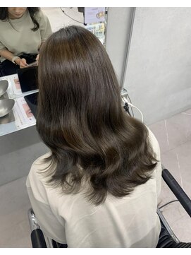 イオ ティラベント 鳳店(io tiravento) オリーブグレージュ　韓国風巻き髪スタイル