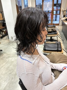ビヨウシツ ポスタ ゆるふわレイヤーパーマ