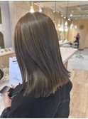 オリーブベージュ