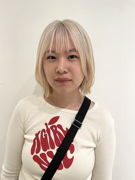 イト(ito) ホワイトベージュ×レイヤーボブ