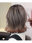 グレージュのシャドールーツにフォックスカラー