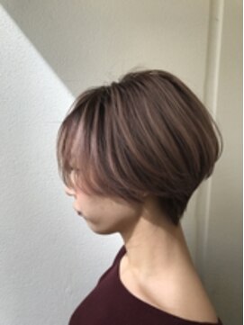 ネウィ グランデ 横浜(newi grande) 大人可愛い20代30代40代小顔ワンサイドショートボブ丸み前下がり