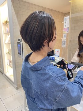 ネオリーブギンザ 銀座店(Neolive GINZA) 斜めバング/グレージュカラー/デザインカラー/銀座ショート