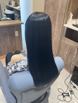 イーエムエー アールビアンカ 名駅店(e.m.a×Ar be.anca) 艶ブルーブラック