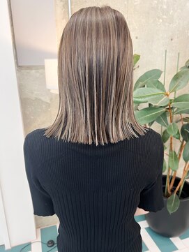 ノエ(noe) 切りっぱなしカット×ハイライトベージュ