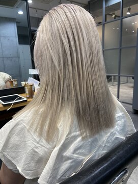 ネウィ 池袋(newi) ホワイトベージュ