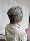 上品なシルバーヘア
