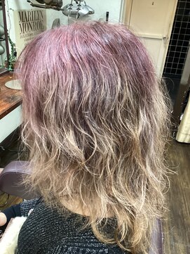 サロン ド アイ ソレイユ(Salon de i Soleil) ルビーレッドの70年代風パーマスタイル！