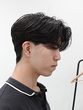カルム(kalm) 毛流れセンターパートニュアンスパーマカルマヘアメンズパーマ