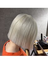 クリーム 大宮(CREAM) ホワイトカラー切りっぱなしボブ