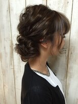 アンジュ(ange)&nbsp;〔ange maco〕ダークアッシュのホワホワアップのまとめ髪