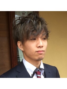 ちかのぶ ふわっと清潔感のあるメンズスタイル