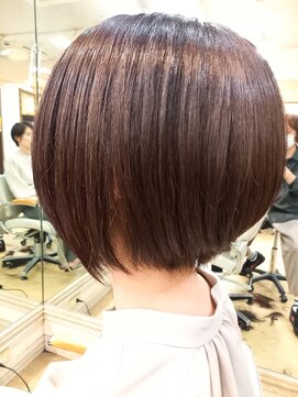 シャンプーボーイ 前下がりボブ