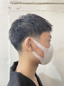 カゼ ダイカンヤマ Kaze DAIKANYAMA メンズローフェードのベリーショート