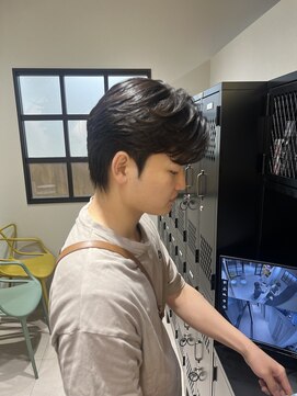 ステージ(STAGE) 韓国メンズヘア　ダウンパーマ　センターパート