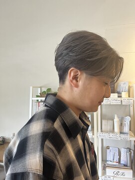 ヘアデザイン ジル(Jill) アッシュグレー/センターパート
