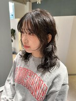 アム(amu)&nbsp;ウルフパーマ/パーマウルフ/地毛風カラー/ハッシュカット