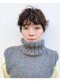 マッシュショート　無造作に動くパーマ