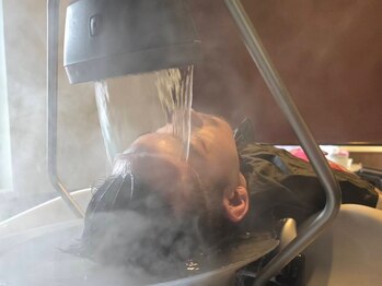 アパッシュ 春光本店(Apache)の写真/スペシャルヘッドスパルーム完備。話題の頭浸浴で頭皮環境を整え、髪のお悩み解決。