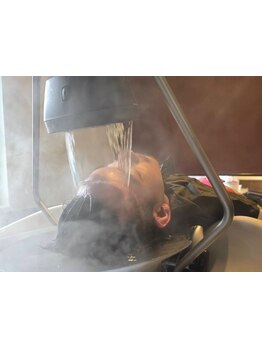 スペシャルヘッドスパルーム完備。話題の頭浸浴で頭皮環境を整え、髪のお悩み解決。