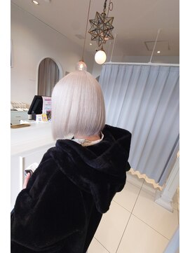 ルクール ヘアー プレジー(Le Coeur HAIR Plaisir) ホワイトカラー