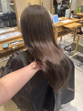 ヘアーアンドメイク ビス(HAIR&MAKE bis) 赤み消し透明感グレージュ【立川/沙久楽】