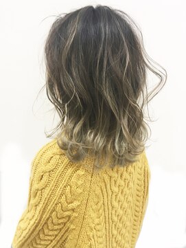 モリオフロムロンドン 泉南店(morio FROM LONDON) 外国人地毛風ハイライト×フェザーロブ☆