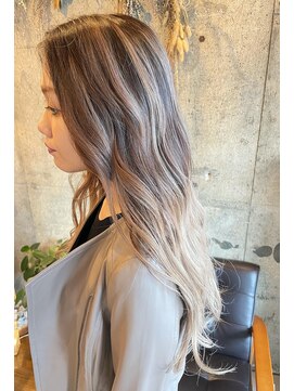 アイズム(I’sm) white blond highlight [カーキベージュ/20代30代]