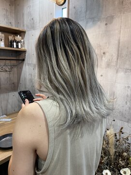 フェリーチェヘアーデザイン(Felice) バレイヤージュ×ホワイトシルバー