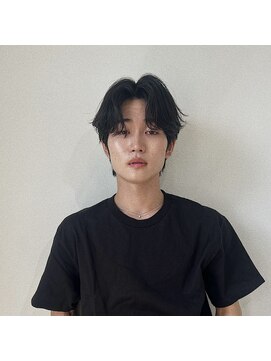 ラナ 渋谷(Lana) 波巻きハイライトマッシュパーマウルフセンターパート渋谷黒染め