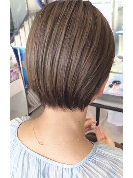 ハーティーモトヤワタ(hearty MOTOYAWATA) 横顔美人×丸みショートボブ