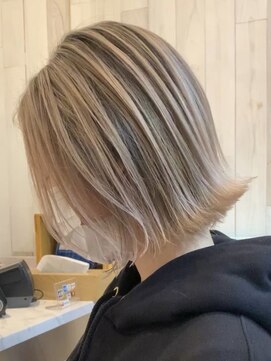 リード バイ ラグーン(LEAD by LAGOON) ホワイトミルクティーベージュケアブリーチインナーイヤリング