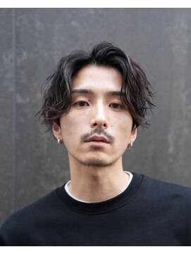 レタッチバイフィフス(RETOUCH by fifth) 原宿ツイストスパイラルパーマメンズカットセンターパート30代