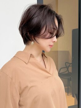セラ(cella)の写真/大人女性の悩みに寄り添った丁寧なカウンセリング◎白髪を活かしたオシャレなスタイルで、上品な印象に♪
