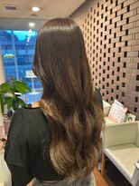 エヌアンドエーコンティ(N&A CONTi)&nbsp;柔らかな毛流れで魅せるロングレイヤースタイル