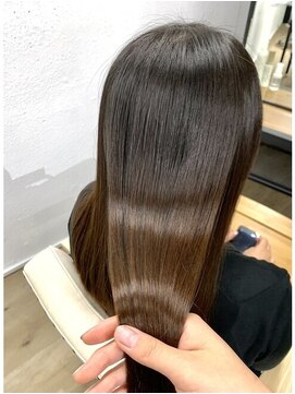 シカ 神戸三宮元町店(Cica) Cica 髪質改善 モテ髪 艶ヘア 神戸 三ノ宮 トアロード